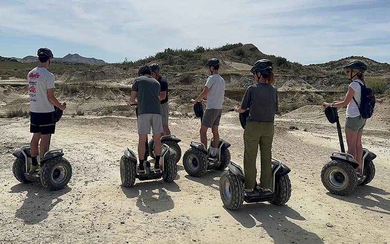 nataven-bardenas-segway-g01 Grupo de gente montado en segway