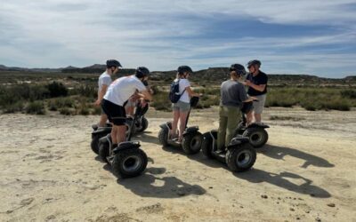 Conduire un segway dans les Bardenas : une façon unique de découvrir le désert.